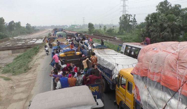ঢাকা-টাঙ্গাইল মহাসড়কে যানজট-ধীরগতি
